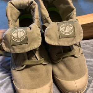 Palladium canvas shoes